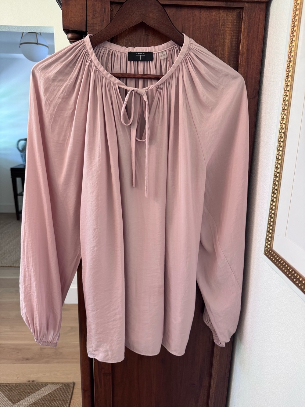 Tahari Blouse Womens Medium Pink Pleated Balloon Sleeve Boho Keyhole Neck Top
